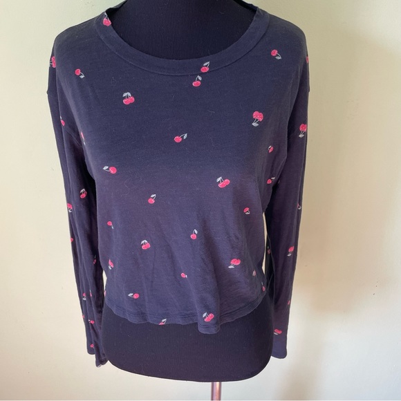 PINK VICTORIAS SECRET CHERRY GRAPHIC LONG SLEEVE CROP TOP SIZE XS - Picture 1 of 5